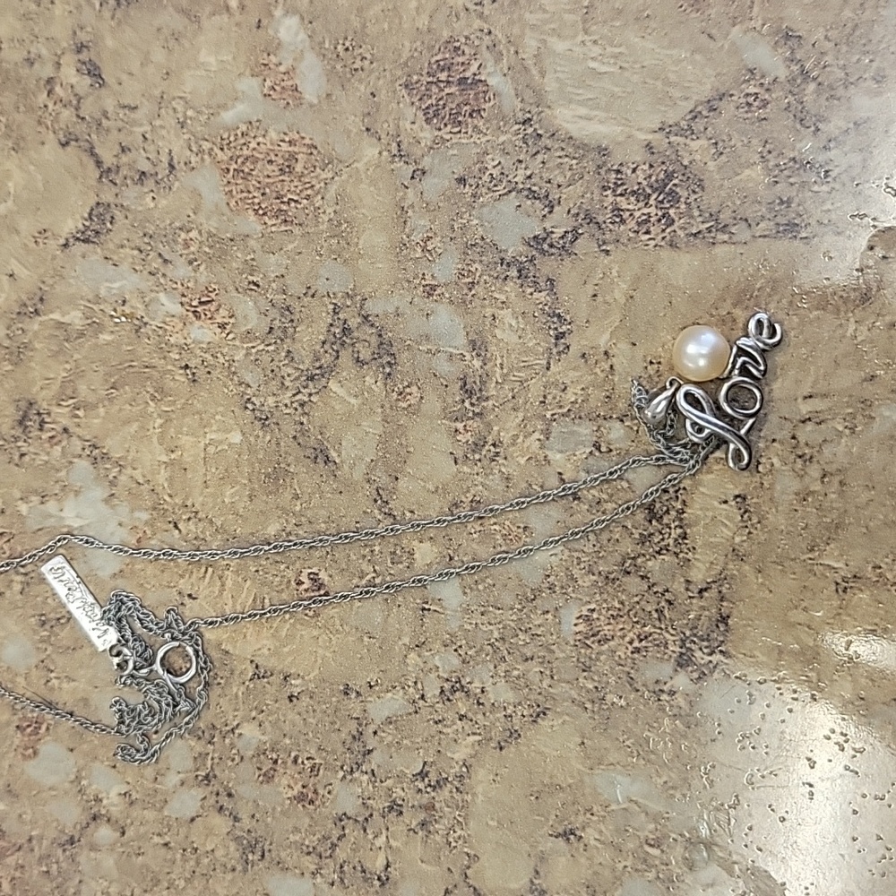 Vantec pearls love necklace